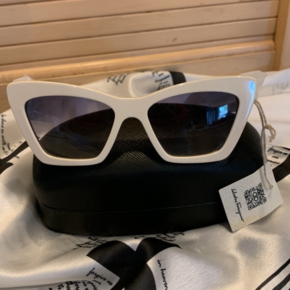 NWT Designer Sunglasses!! - Picture 5 of 9